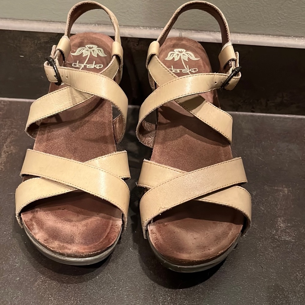 Dansko Light Tan &brown Sandals Size 40